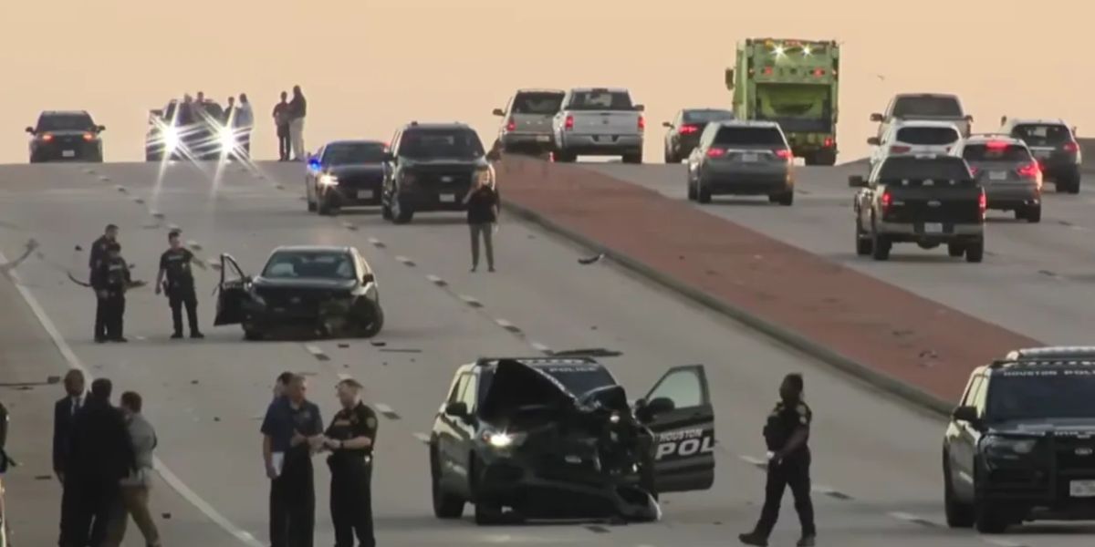 1 dead, 2 detained after stolen car chase turns deadly on Highway 6 in Houston