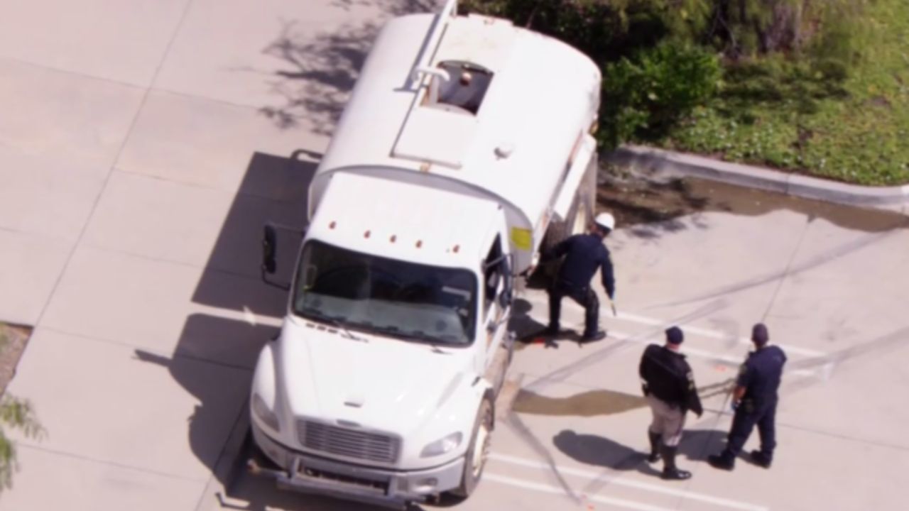 Construction Worker Collapses And Dies On The Job In Valencia — What Coworkers Found When They Reached Him Will Shake You